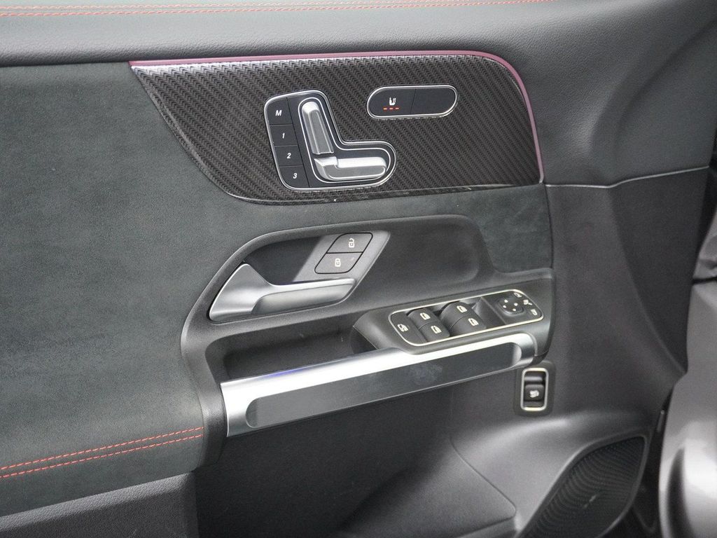 Mercedes-Benz GLB 180 AMG Business Solution | Panorama - Schie