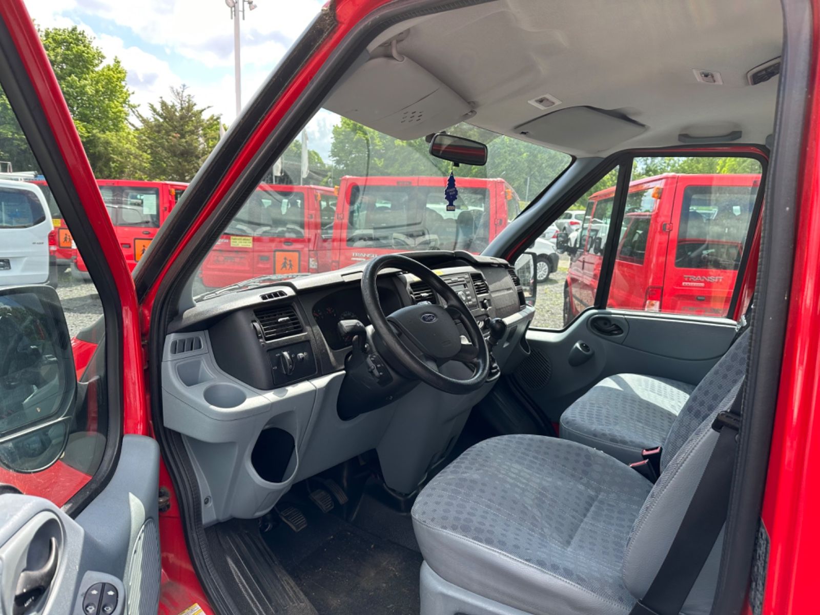 Fahrzeugabbildung Ford Transit Kombi FT 280 K*9 Sitzer*8038*