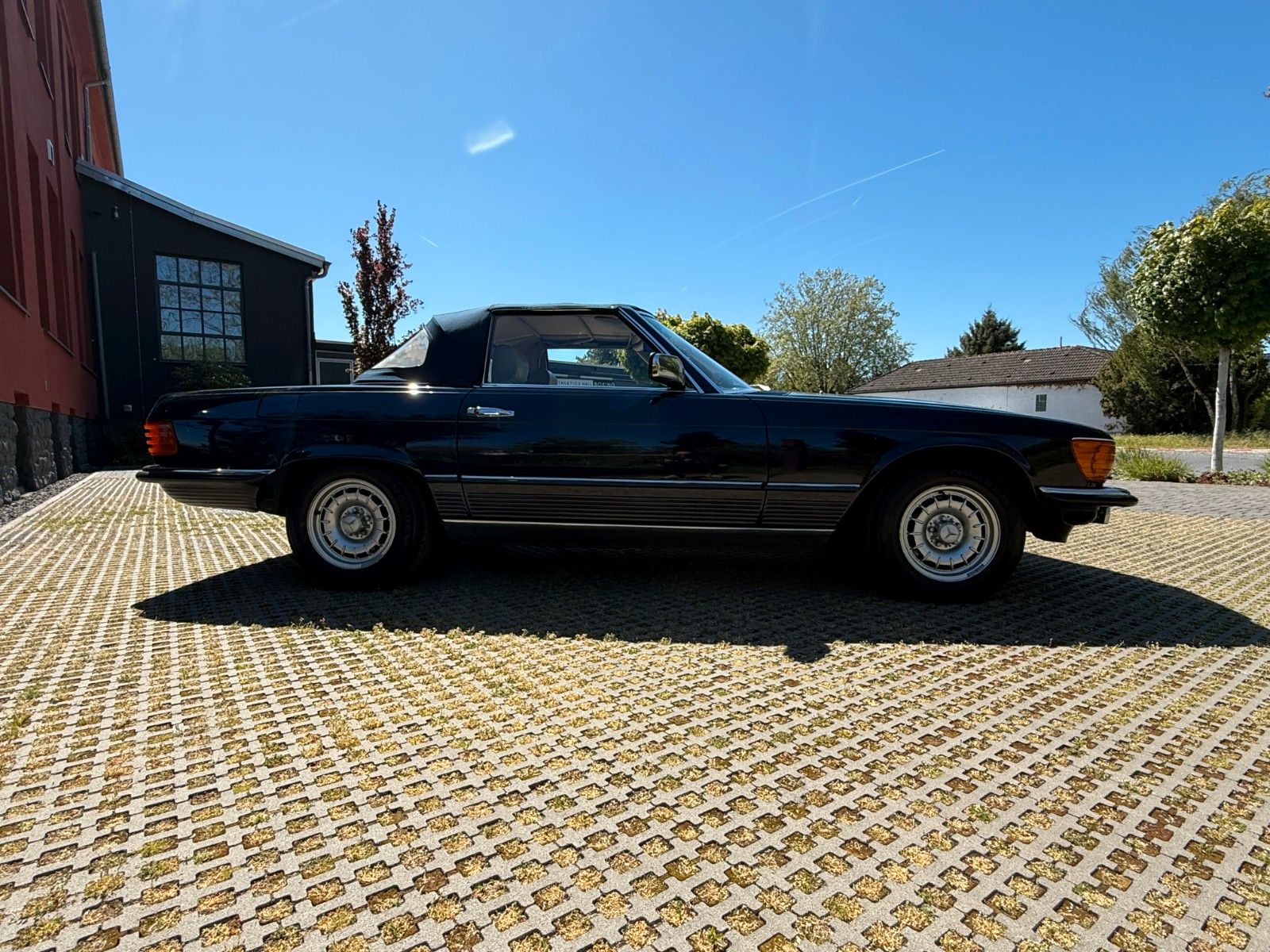 Fahrzeugabbildung Mercedes-Benz SL 280