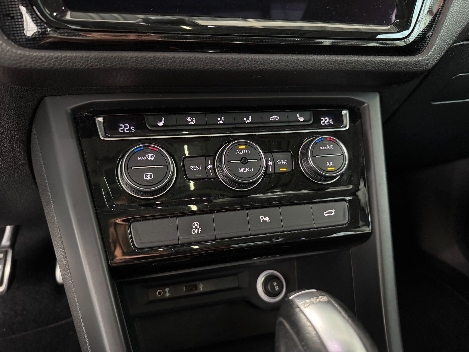 Fahrzeugabbildung Volkswagen Touran 1.4 TSI Automatik Sound "LED Spiegel-P."