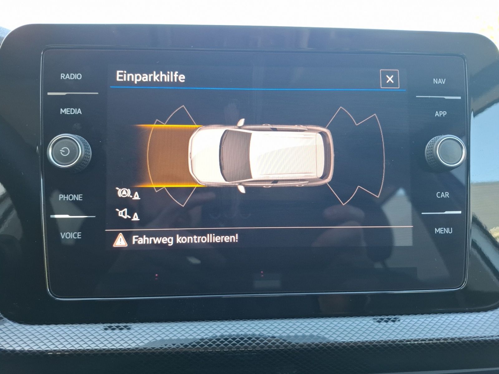Fahrzeugabbildung Volkswagen T-Cross TSI Life LED CarPlay AID ACC PDC SH LM