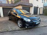 Hyundai i30 SW - Hyundai i30 aus 2012 mit Diesel-Antrieb: Kombi