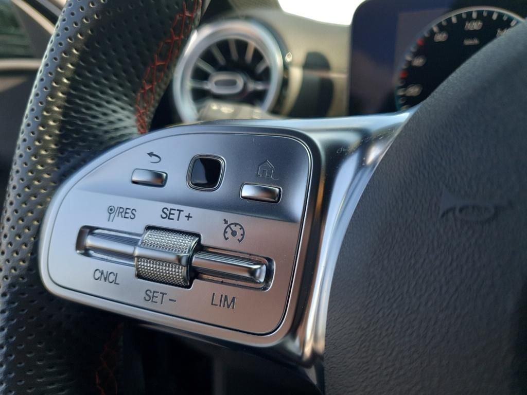 Fahrzeugabbildung Mercedes-Benz A 200 Advanced AMG Line (EURO 6d) Navi*KeyLess
