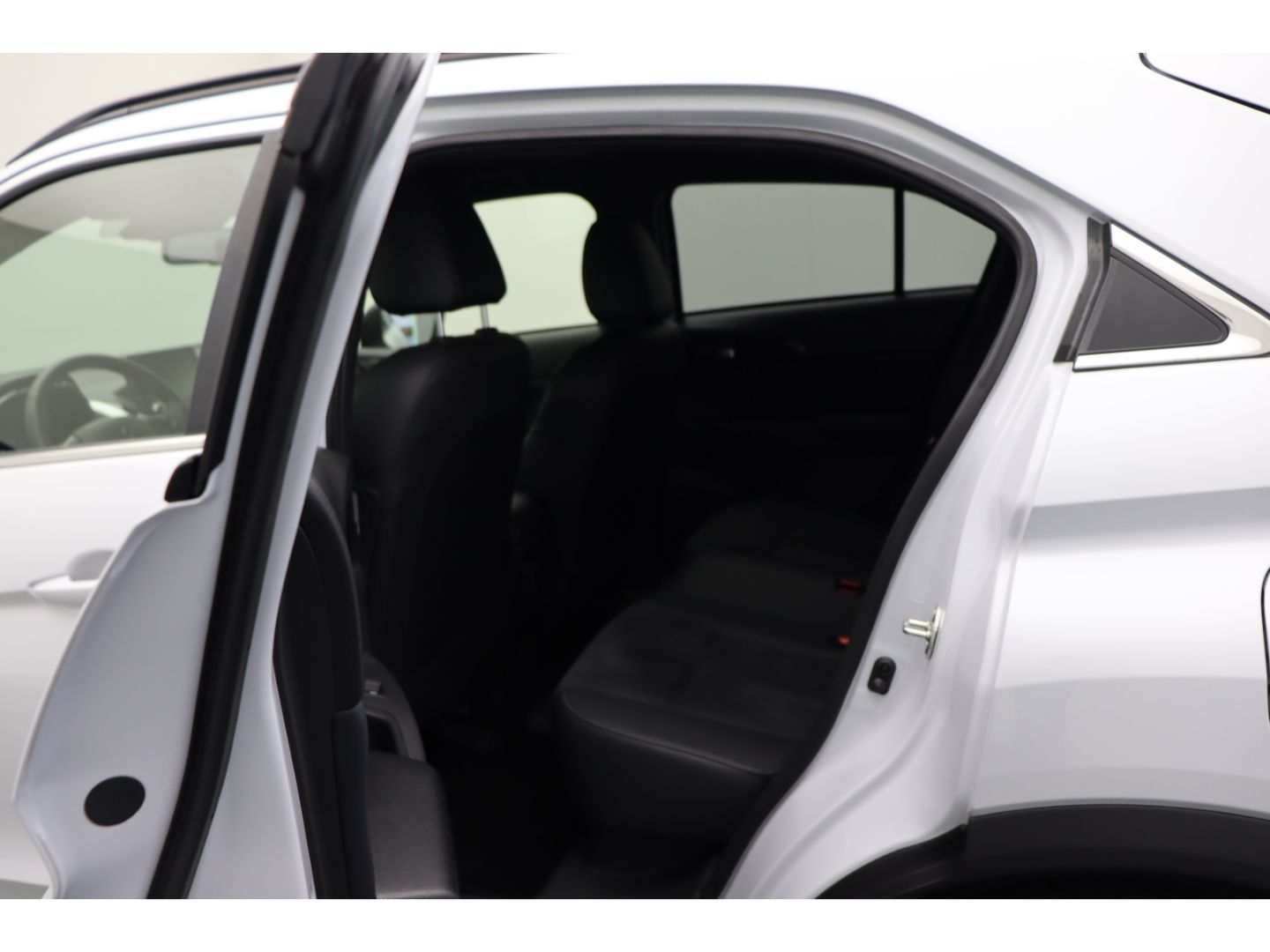 Fahrzeugabbildung Mitsubishi Eclipse Cross 2.4 Plus Select Hybrid 4WD