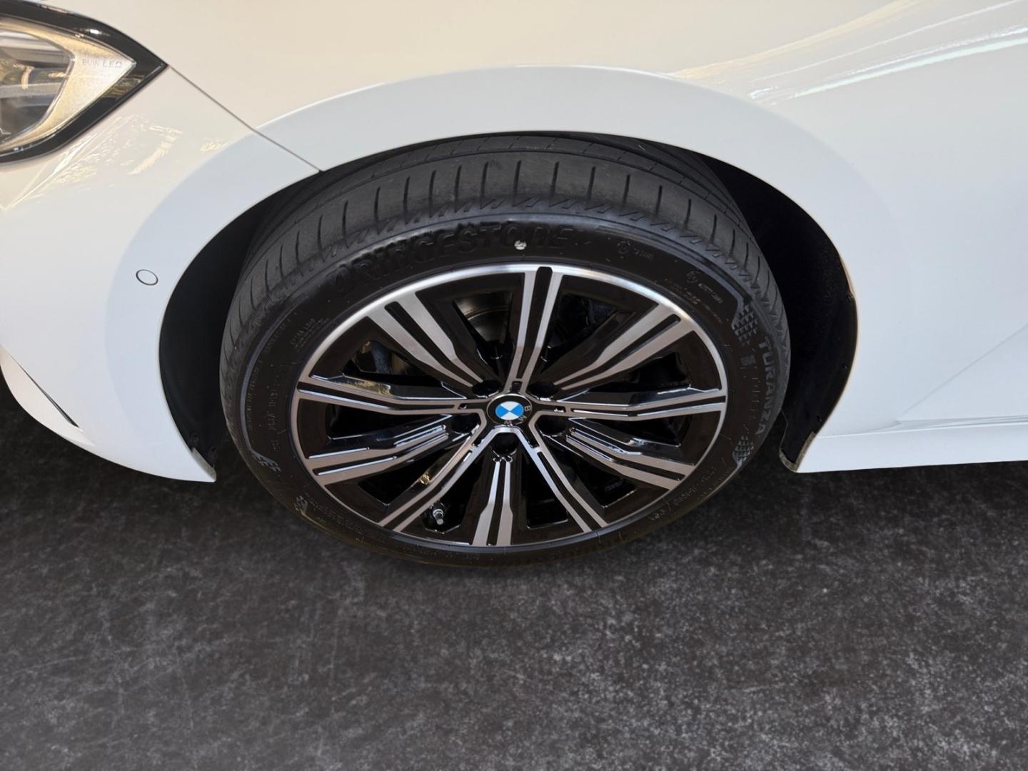 BMW 318 i Touring Luxury Line*AUTOMATIK*LED*PDC*KAME