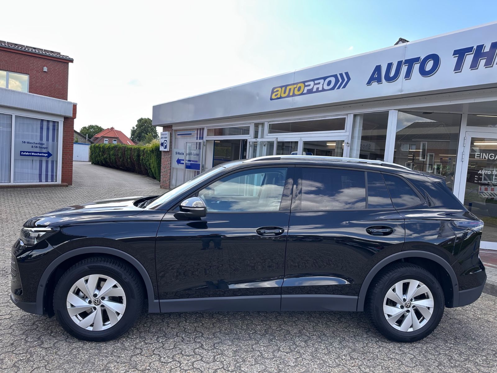 Fahrzeugabbildung Volkswagen Tiguan 1.5 eTSI Life DSG ACC/LED/RFK/SHZG