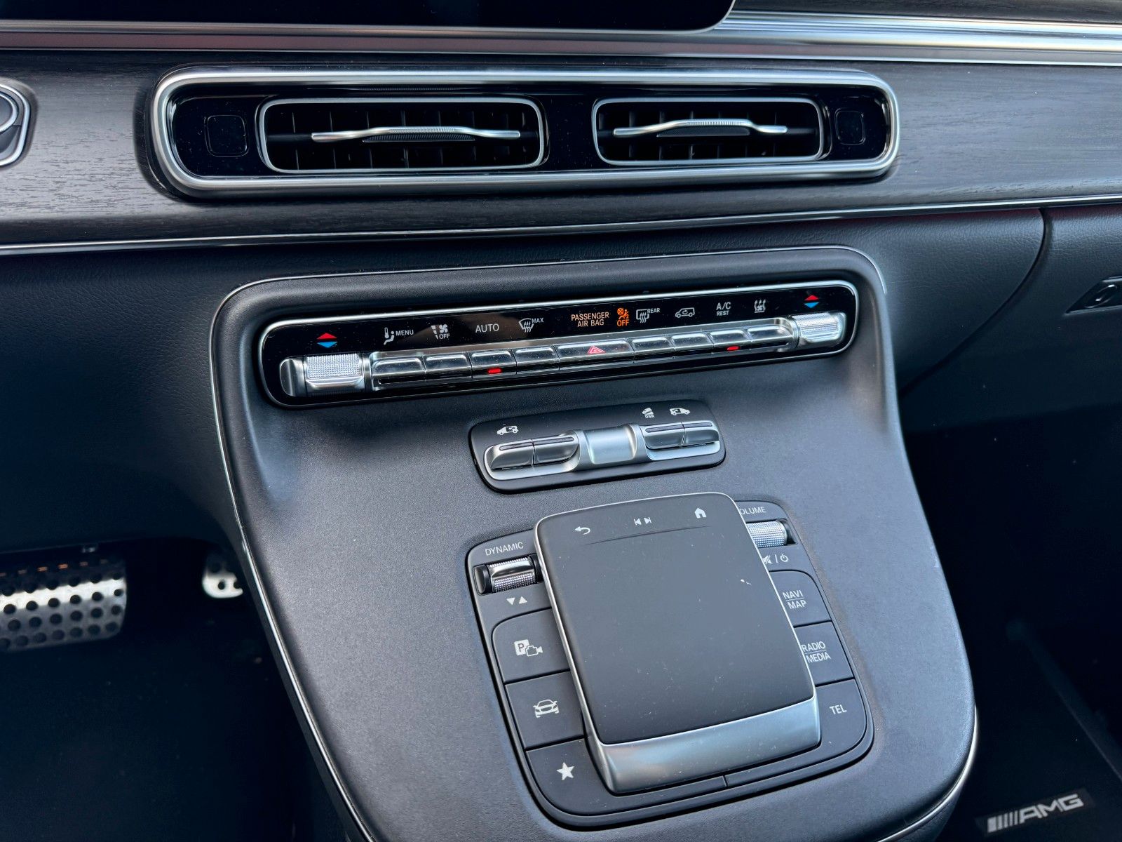 Fahrzeugabbildung Mercedes-Benz V 300 d 4MATIC AVA AMG AIRMATIC AHK DISTRONIC