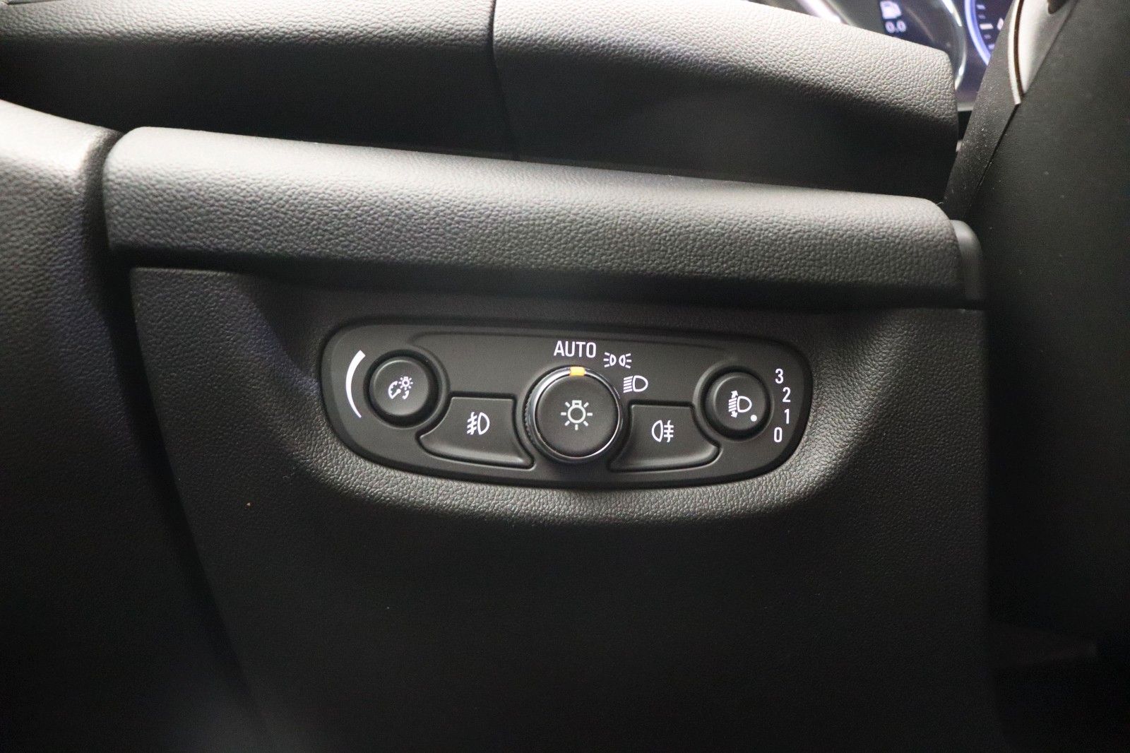 Fahrzeugabbildung Opel Insignia B 1.6 Sports Tourer Edition NAVI KAMERA