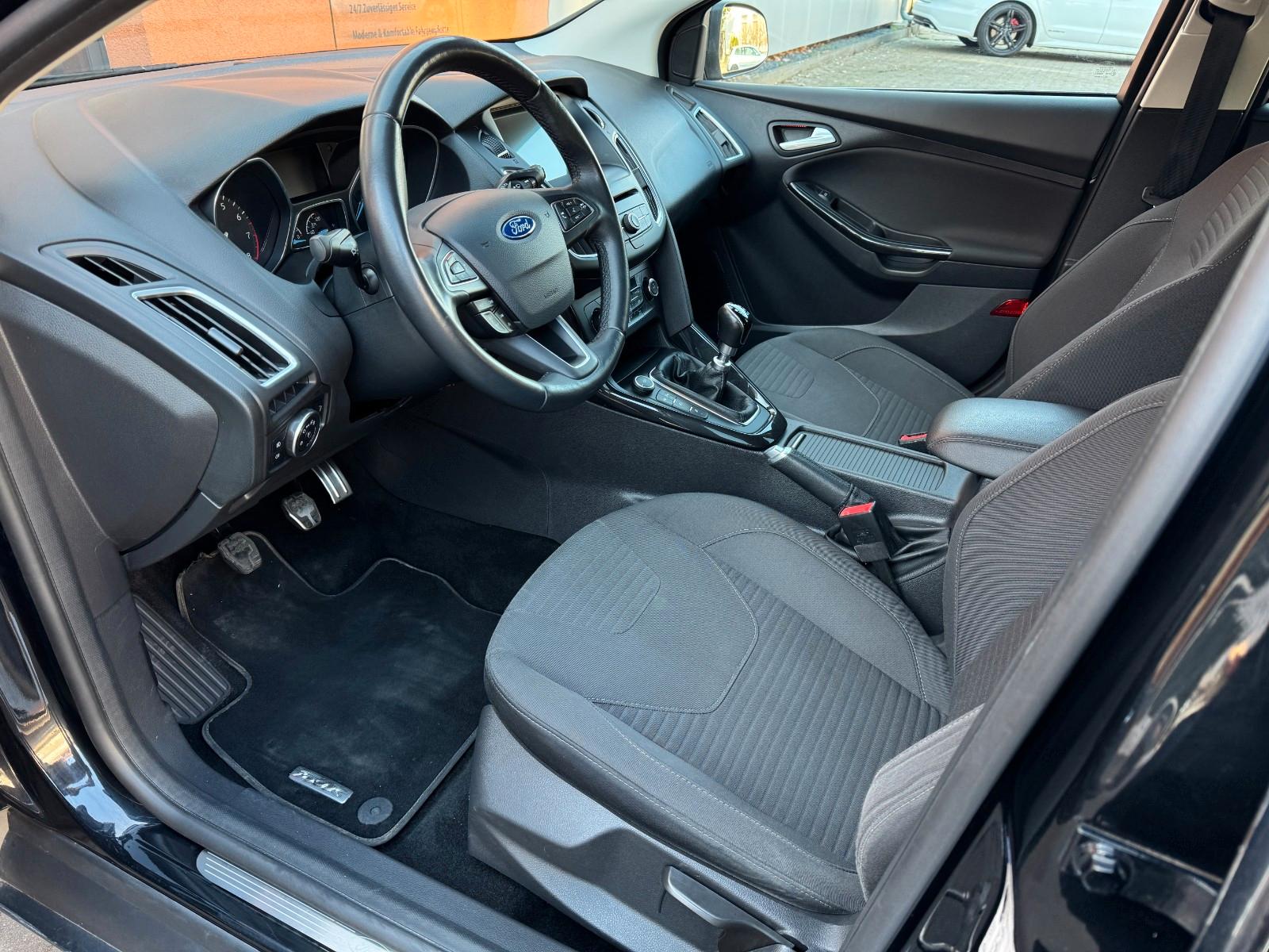 Ford Focus Turnier Titanium - Inkl. Doppel Garantie