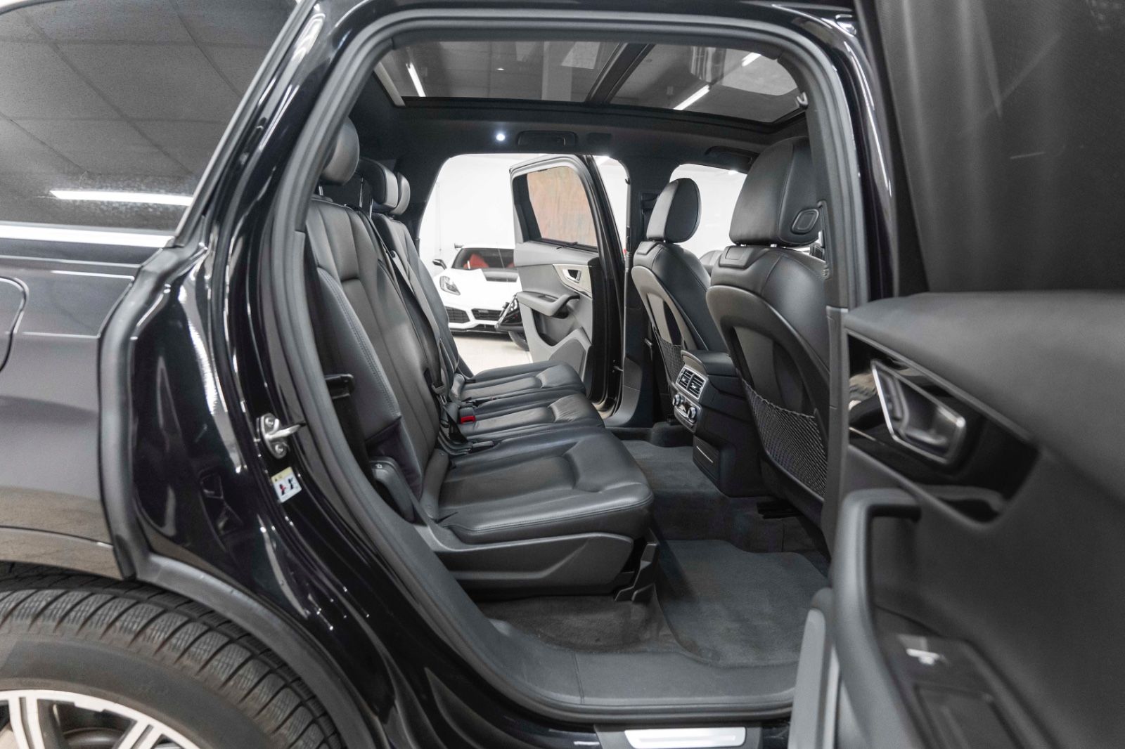 Fahrzeugabbildung Audi Q7 3.0 TFSI Quattro LED 360° AHK NAV 7SITZER