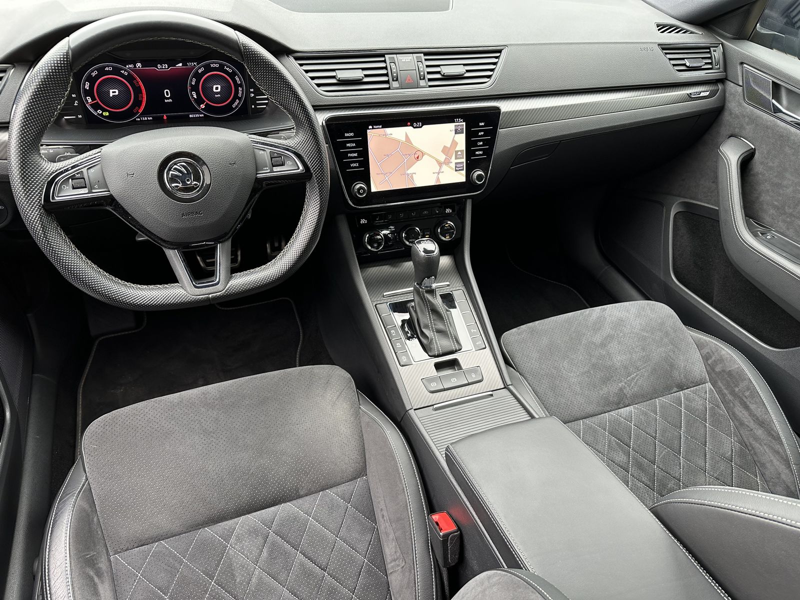 Fahrzeugabbildung SKODA Superb Combi 2.0 TDI DSG Sportline NAV+MATRIX+VC