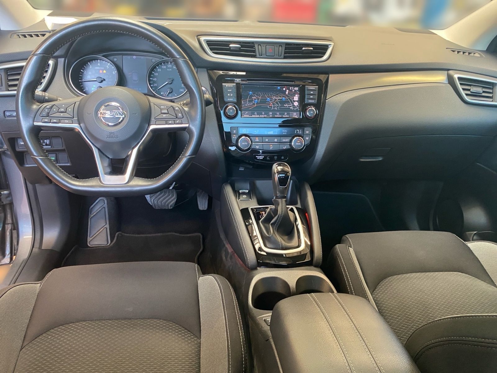 Fahrzeugabbildung Nissan Qashqai 1.3 DIG-T N-Connecta Automatik TCE 160
