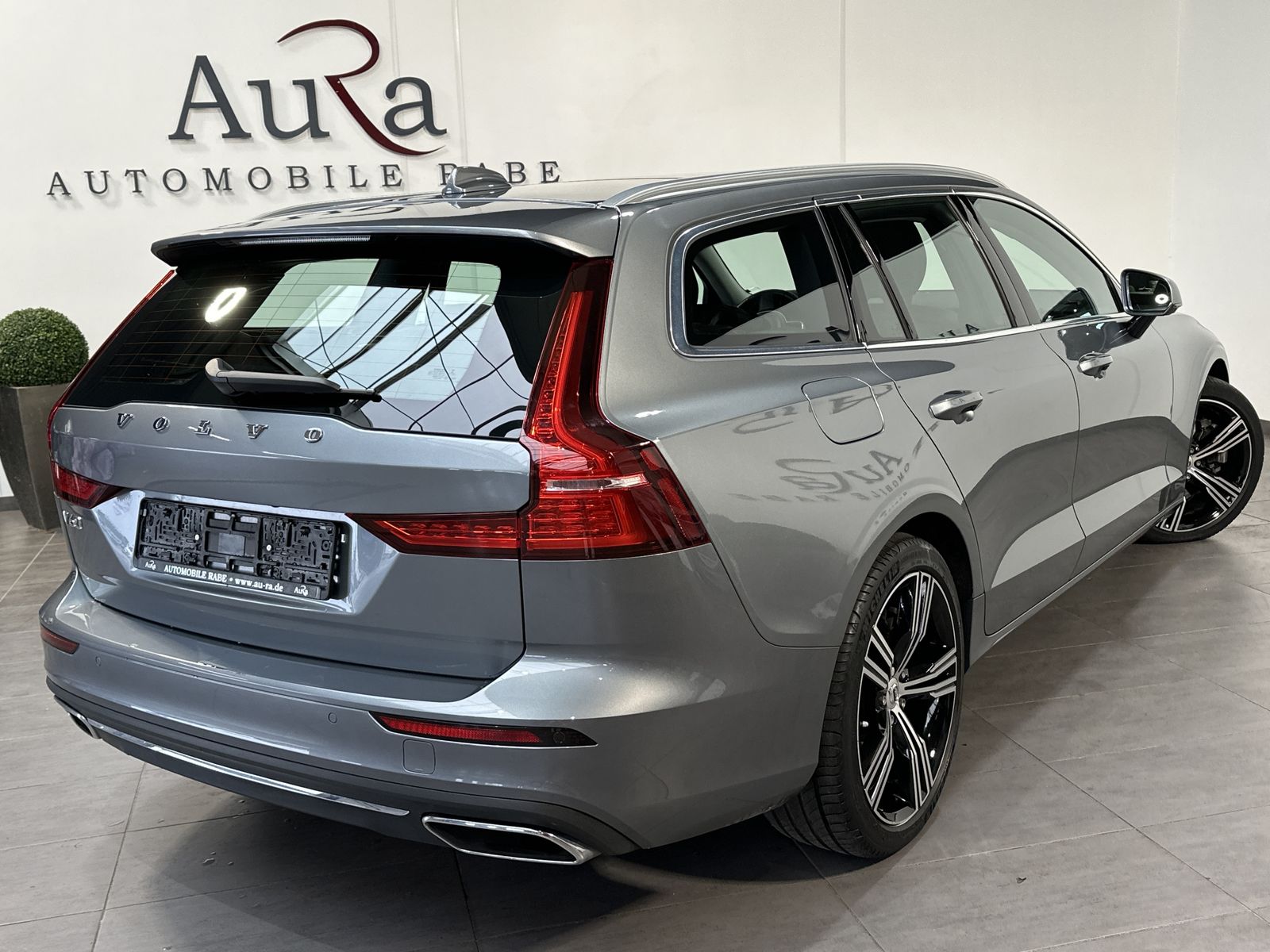 Fahrzeugabbildung Volvo V60 Inscription Hybrid AWD NAV+LED+360°+PANO+PP