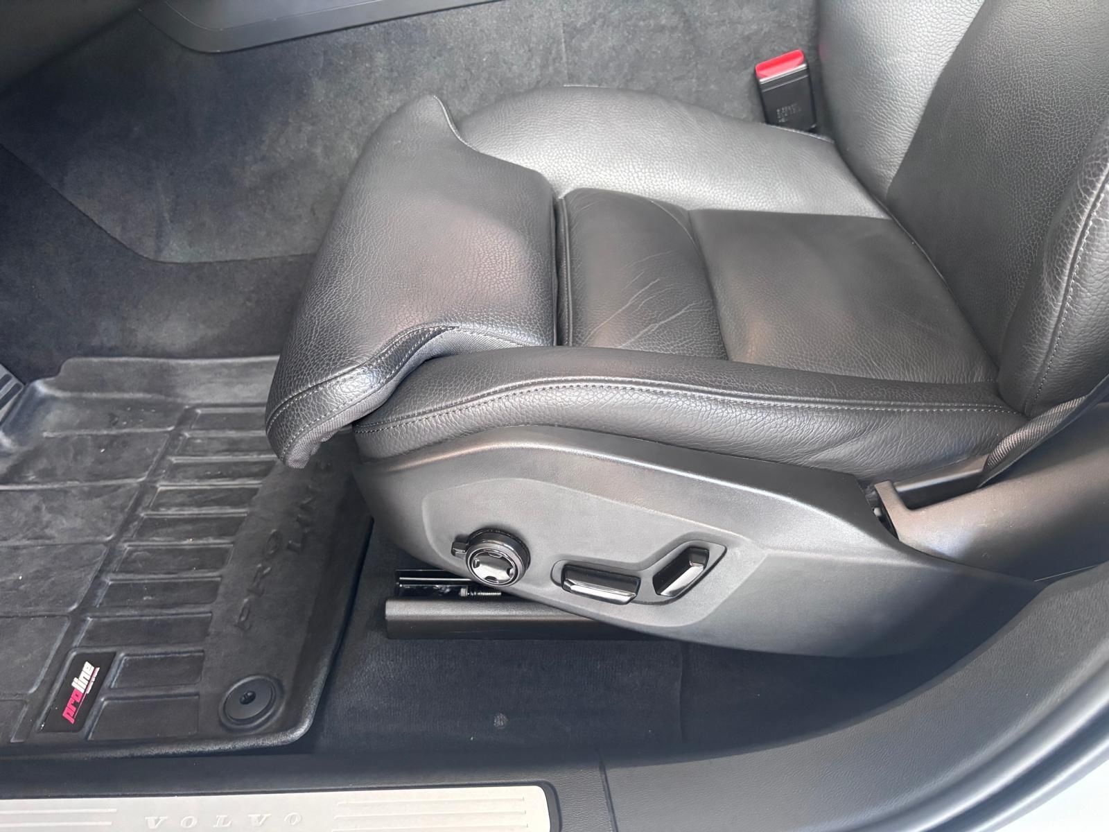 Fahrzeugabbildung Volvo XC60 Inscription AWD AHK LED NAVI LEDER Pano
