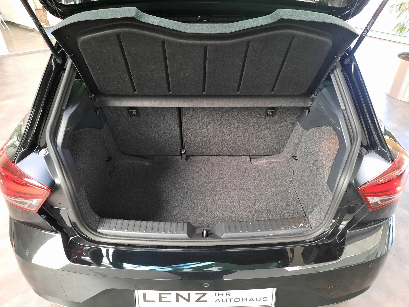 Fahrzeugabbildung SEAT Ibiza FR *LED*Einparkh.*Sitzhzg.*AppConnect*