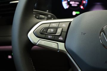 Volkswagen Tiguan 1.5 eTSI AHK Pano StHz 19 Zoll