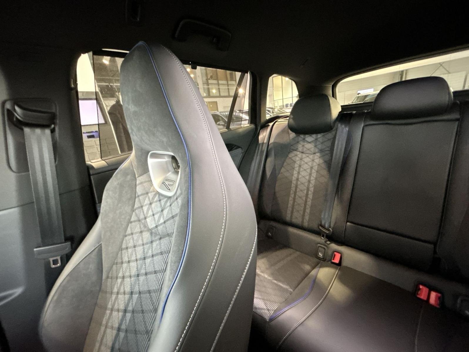 Volkswagen Passat 2.0 TDI DSG R-Line BlackStyle Winterräder