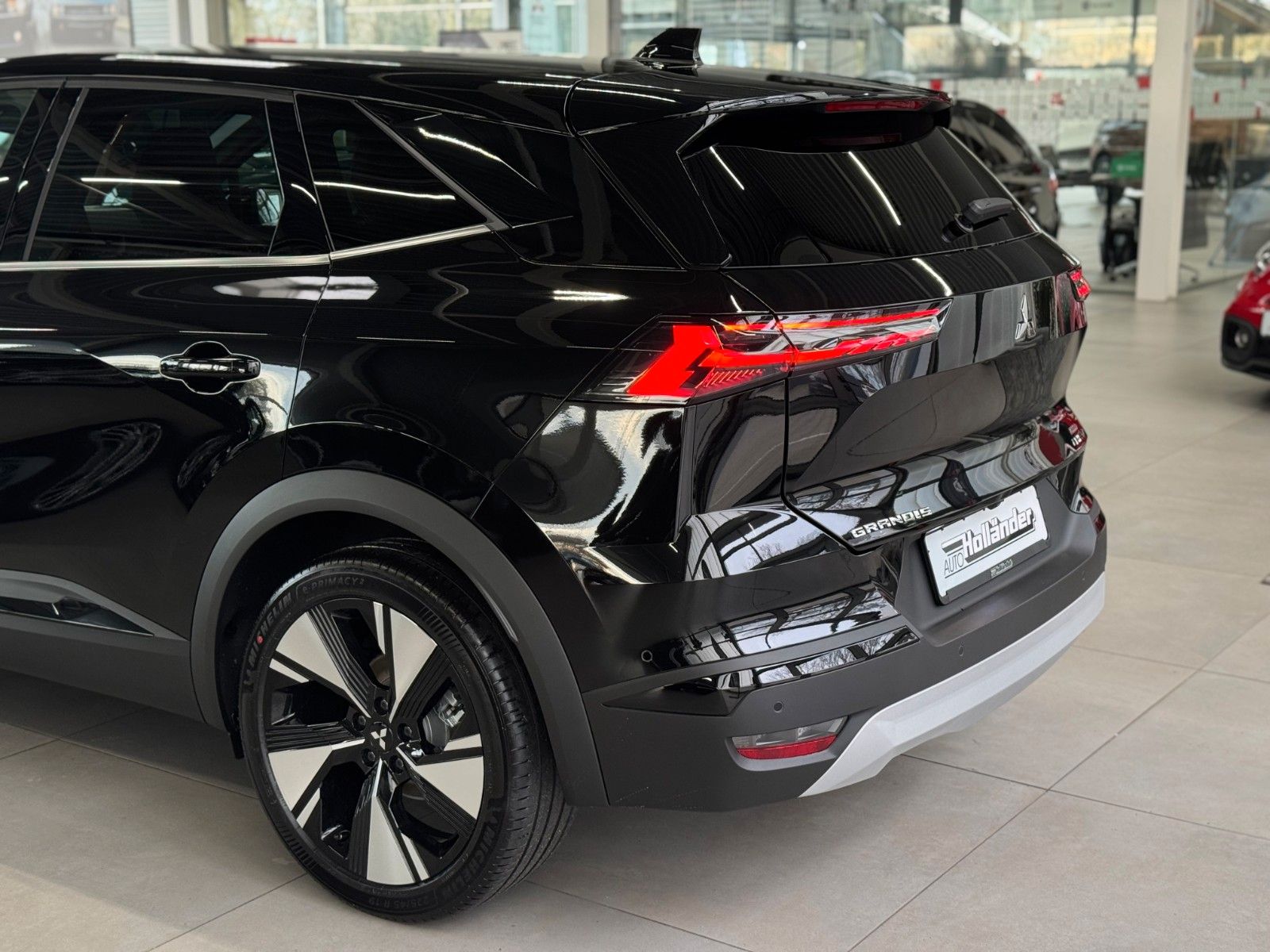 Fahrzeugabbildung Mitsubishi Grandis 1.8 Hybrid Benziner Intro Edition