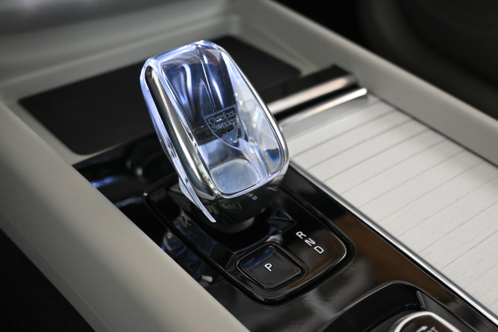 Fahrzeugabbildung Volvo XC60 T8 Plug-in AWD Ultra Dark*LUFT*360°*ACC