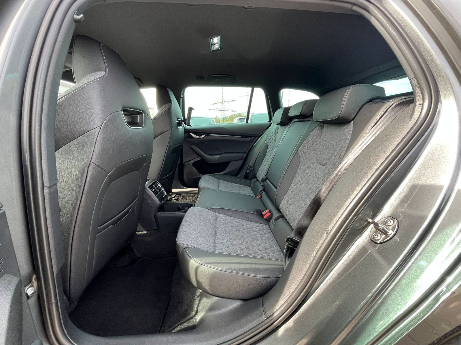 Fahrzeugabbildung SKODA Octavia 2.0 TDI Sportline DSG MATRIX*WINTER*5J.G