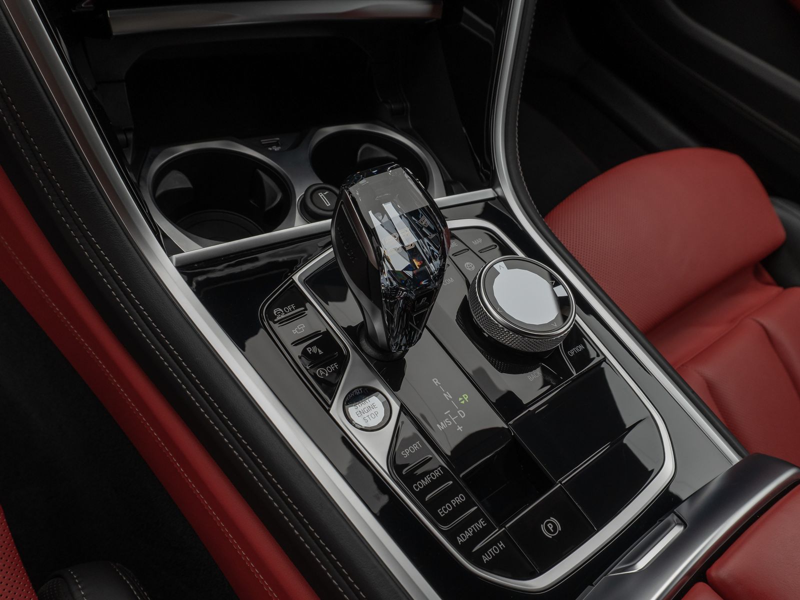Fahrzeugabbildung BMW M850i xD Coupé 360°Laser HUD SoftCl Komfort 20"