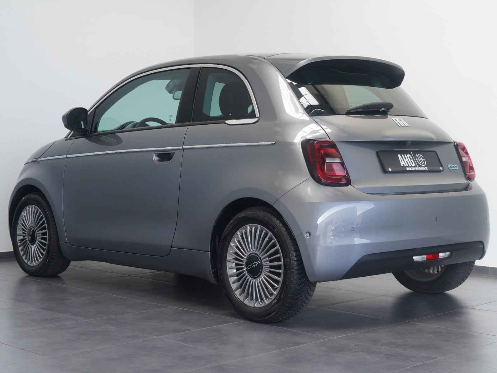 Fahrzeugabbildung Fiat 500e 87KW/42kWh/DC-LADEN/CARPLAY/DAB/SOH/KAMERA
