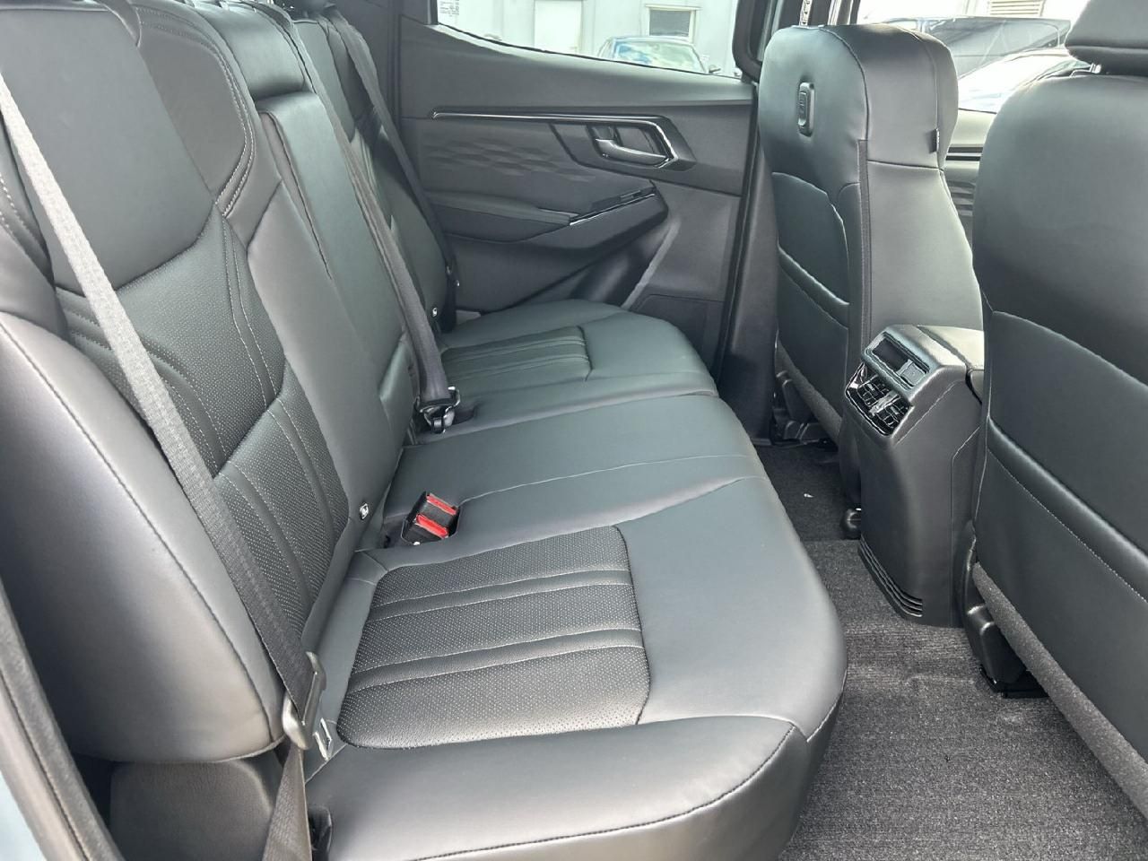Fahrzeugabbildung Isuzu D-Max Space Cab 4WD V-CROSS 2,2