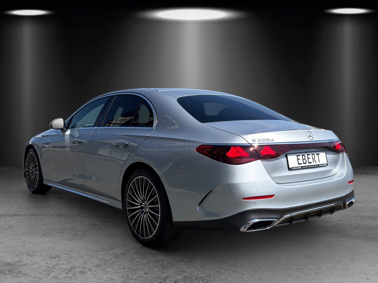 Fahrzeugabbildung Mercedes-Benz E220d AMG Prem HYPER FahrAssi HAL Sitzklim AIRMA