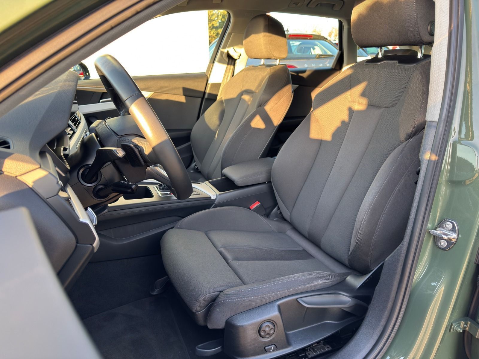 Fahrzeugabbildung Audi A4 Avant S line 204PS Stronic*LED*NAVI*Tour*Allw