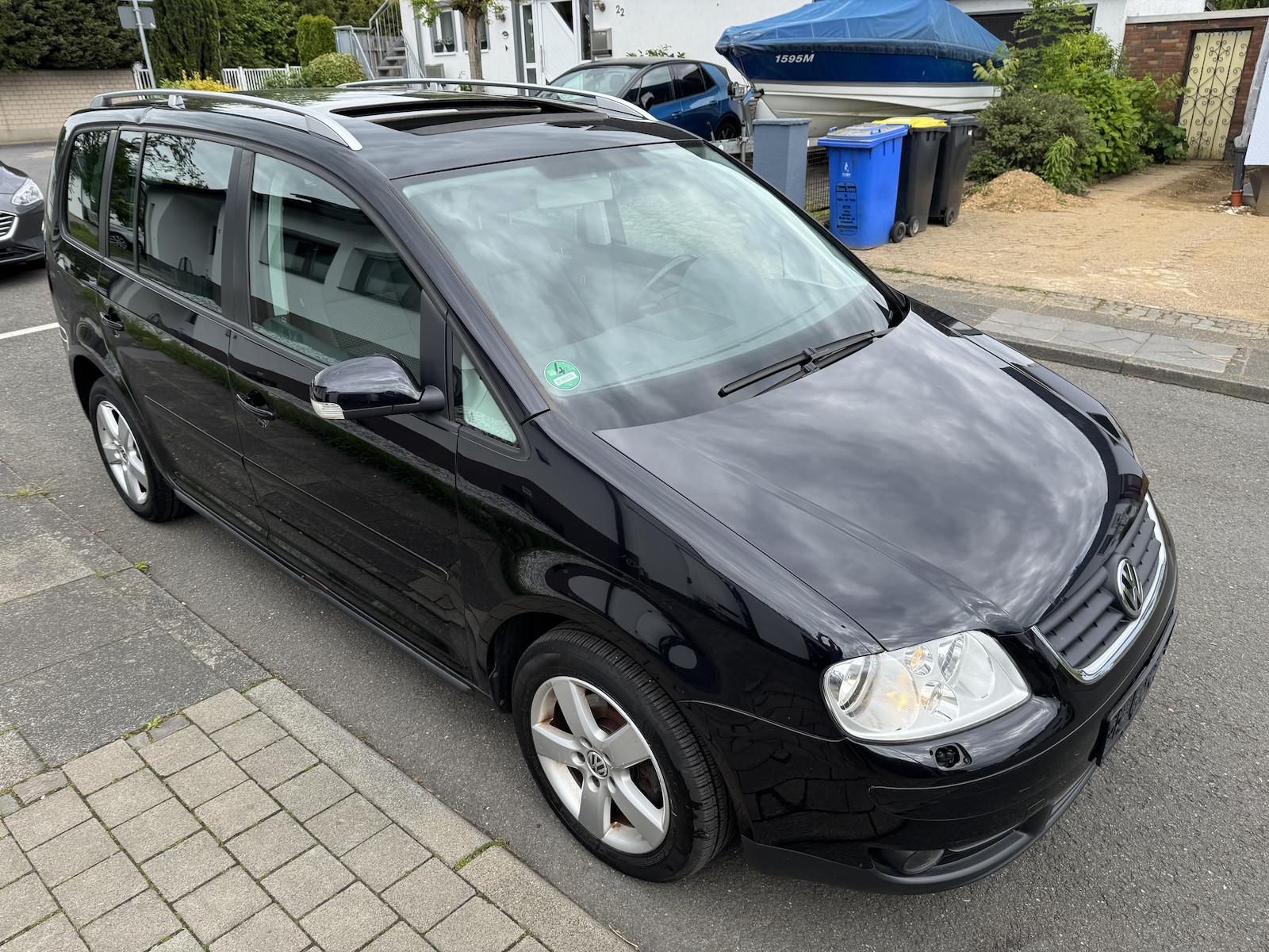 Volkswagen Touran 1.6FSI 7Sitze SR+WR eGSD DSG 1Hd !MÄNGEL!