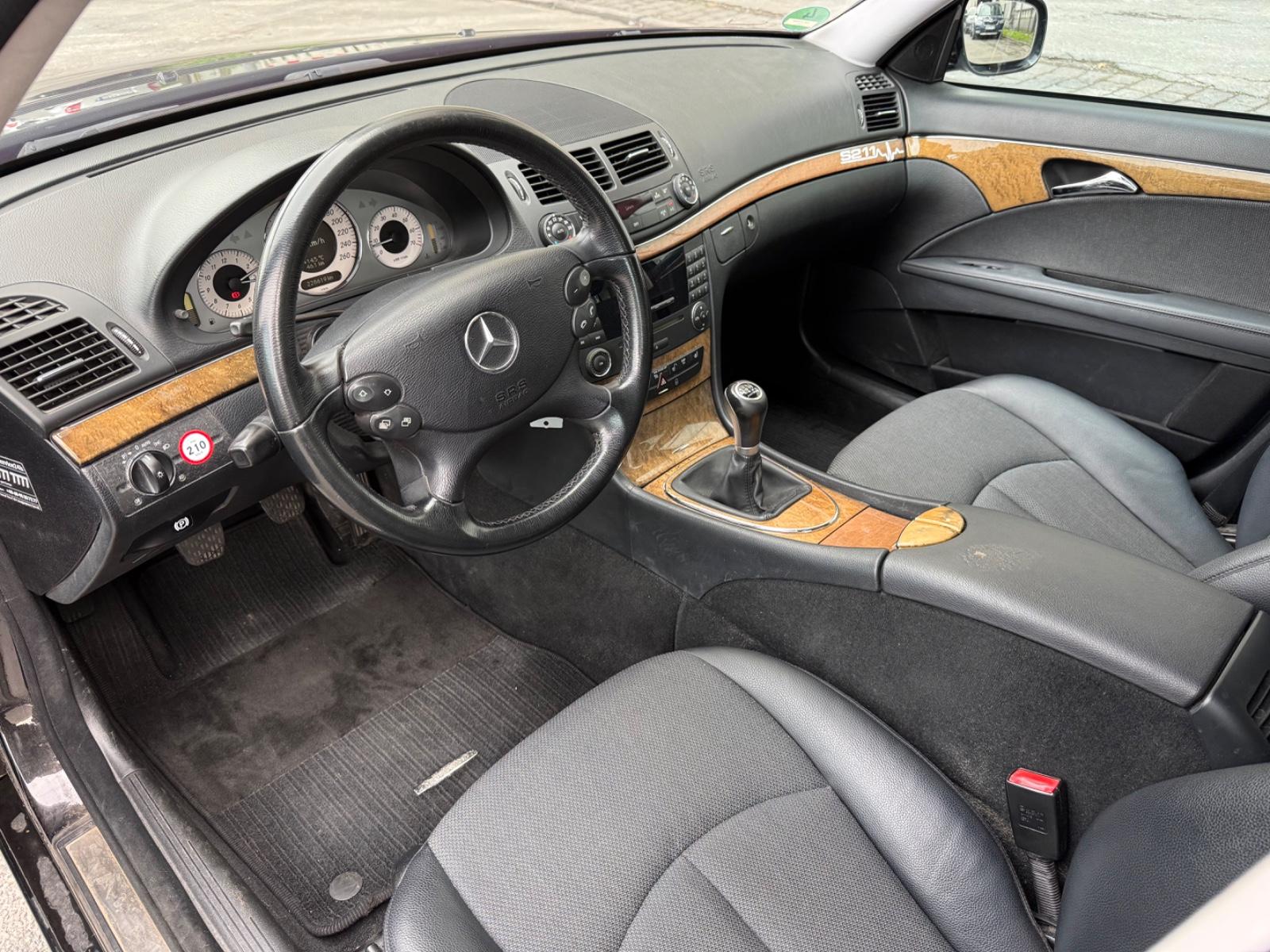 Mercedes-Benz E200 2008 — photo 7