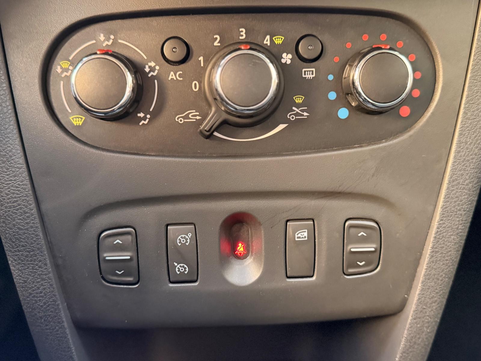 Dacia Logan 2014 — photo 11