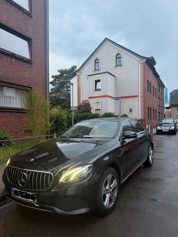Image of Mercedes-Benz E 220
