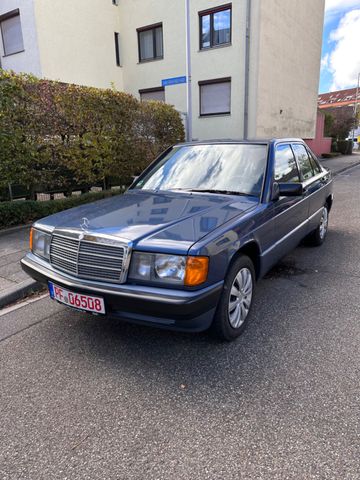 Mercedes-Benz 190 2.6 Sportsitze 5-Gang