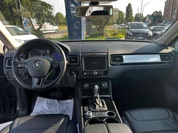 Volkswagen Touareg - 11
