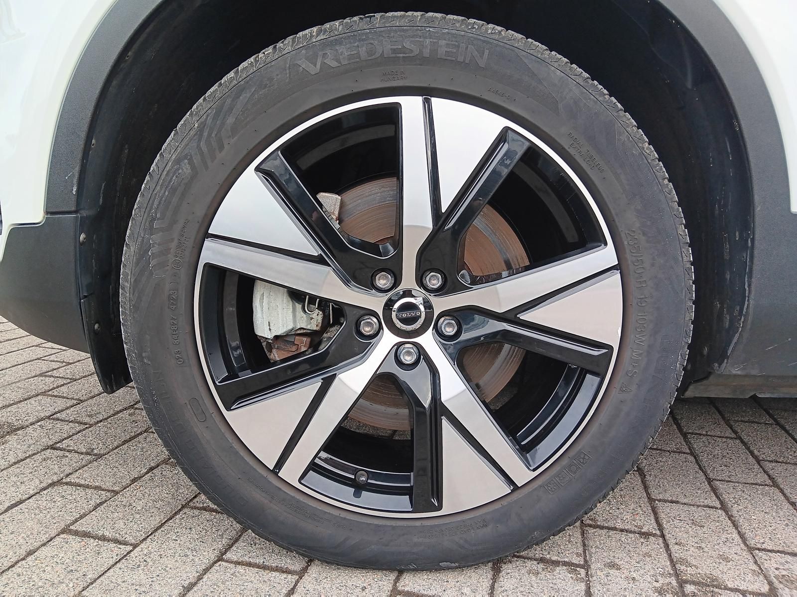 Fahrzeugabbildung Volvo XC40 Recharge Single Plus Pure 'ACC,BLIS'