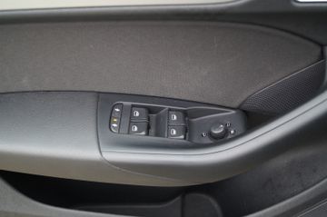 Audi Q3 2.0 TFSI quattro NAVI-LED-AHK-SHZG-TEMPOMAT-