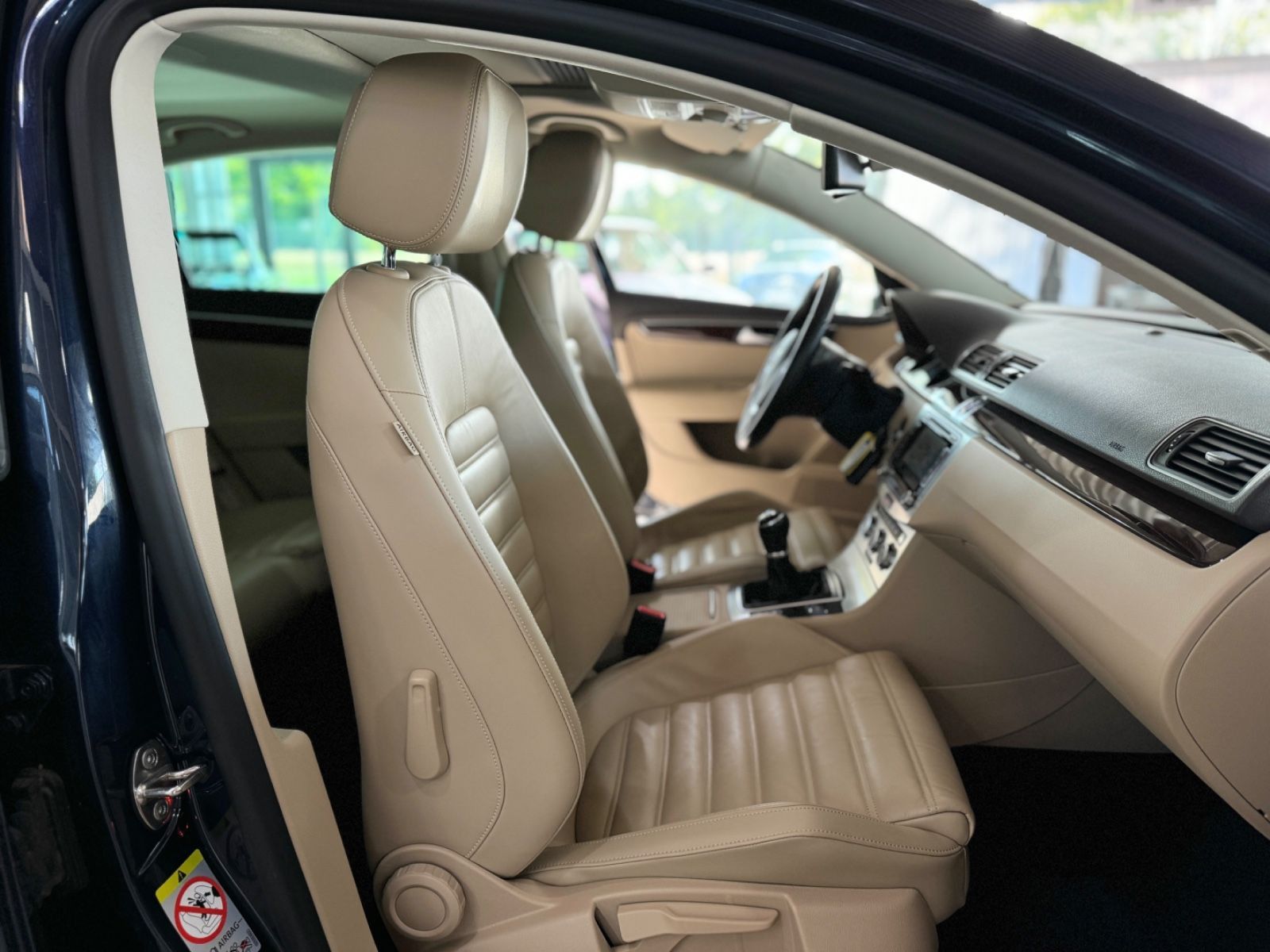 Fahrzeugabbildung Volkswagen Passat 2.0 TSI Lim.Highline DynaudACC AHK 8fach