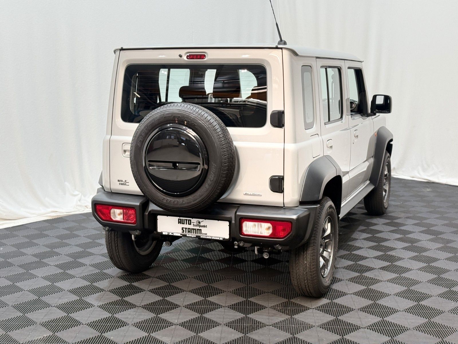 Fahrzeugabbildung Suzuki RTR Jimmy - 4/5 Türer - LED - RFK - MFL
