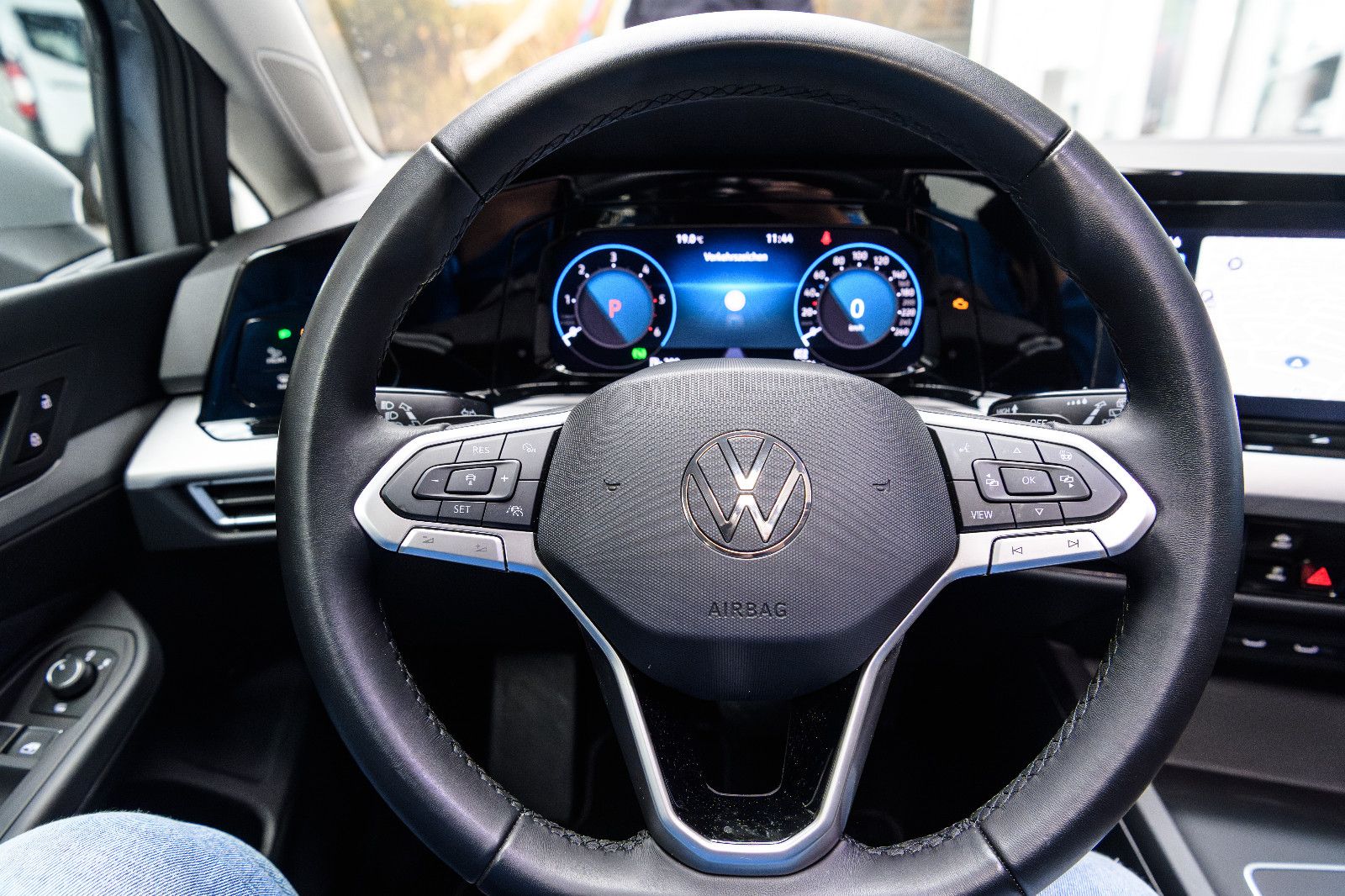 Fahrzeugabbildung Volkswagen Golf VIII Life +STHZ+LED+SHZ+NAVI+PANO+HEADUP