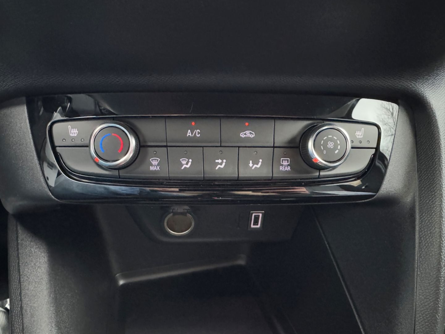 Fahrzeugabbildung Opel Corsa F 1.2 Turbo mit Sitz- und Lenkradheizung