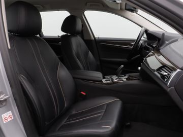 Fahrzeugabbildung BMW 530i LuxuryLine Kamera HUD Komfort SoftCl Alarm