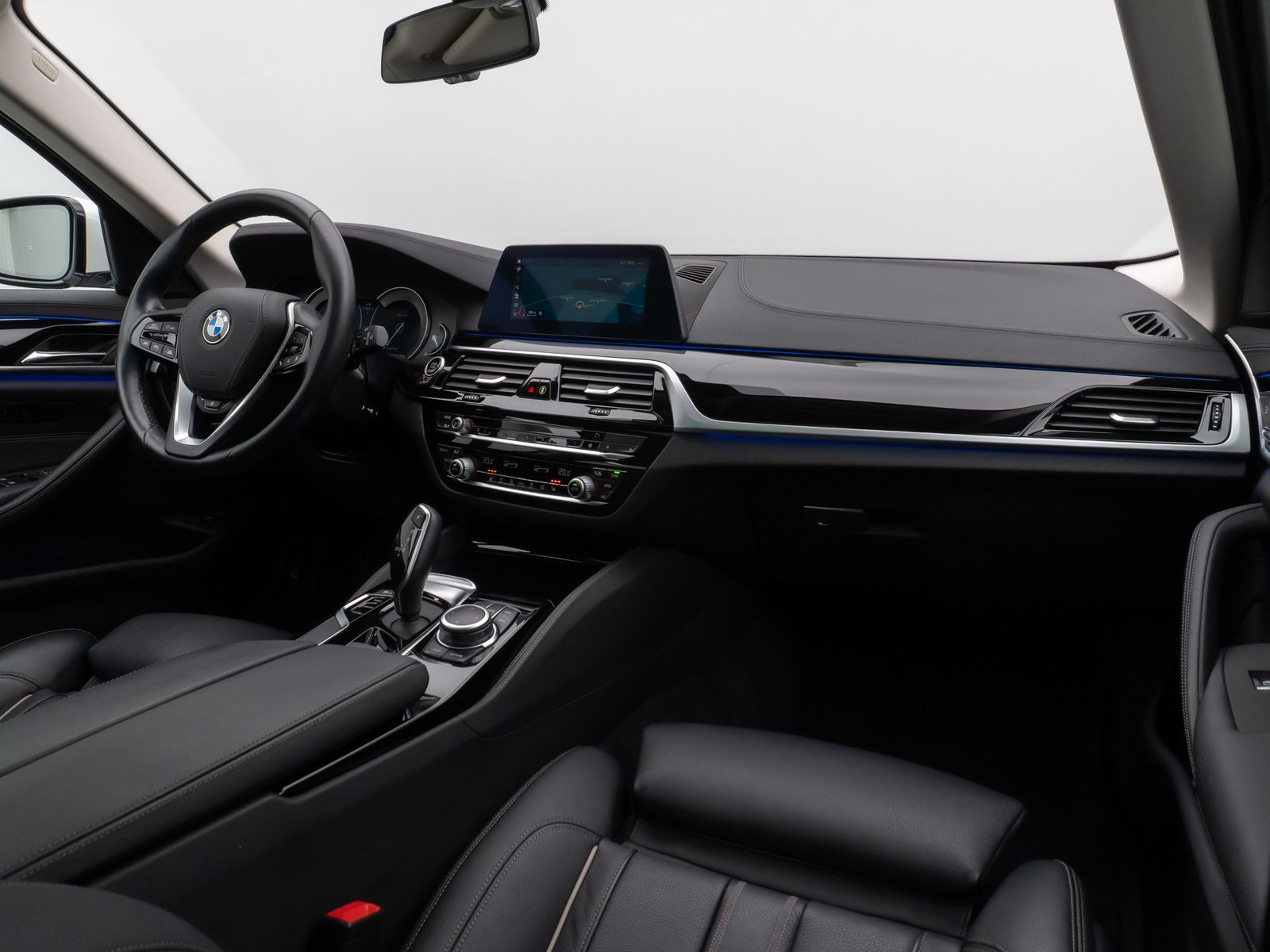 Fahrzeugabbildung BMW 520d Luxury Line Panorama Kamera HUD DAB HiFi