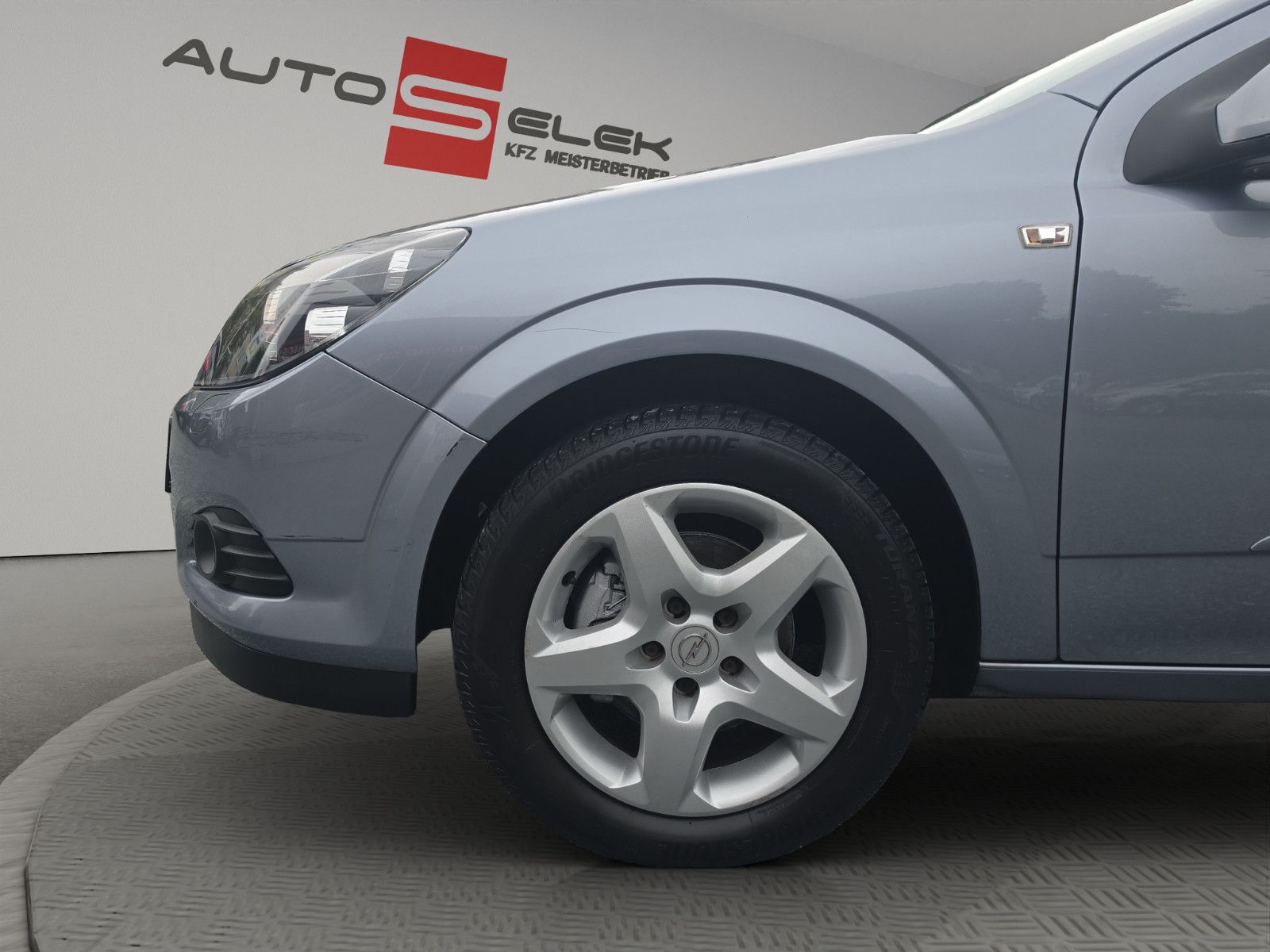 Fahrzeugabbildung Opel Astra H GTC Innovation TEMPOMAT KLIMA PDC