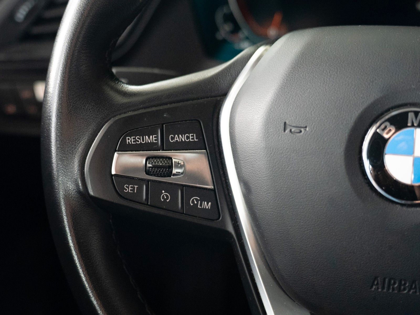 Fahrzeugabbildung BMW 118 i Sport Line AUTOMATIK/SITZHZG./PDC V+H/DAB