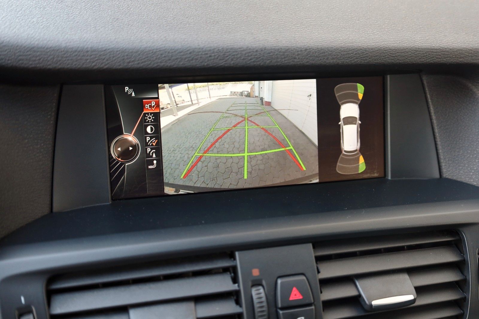 Fahrzeugabbildung BMW X3 20dA xDrive TLeder,Navi,Xenon,Panorama,Kamera