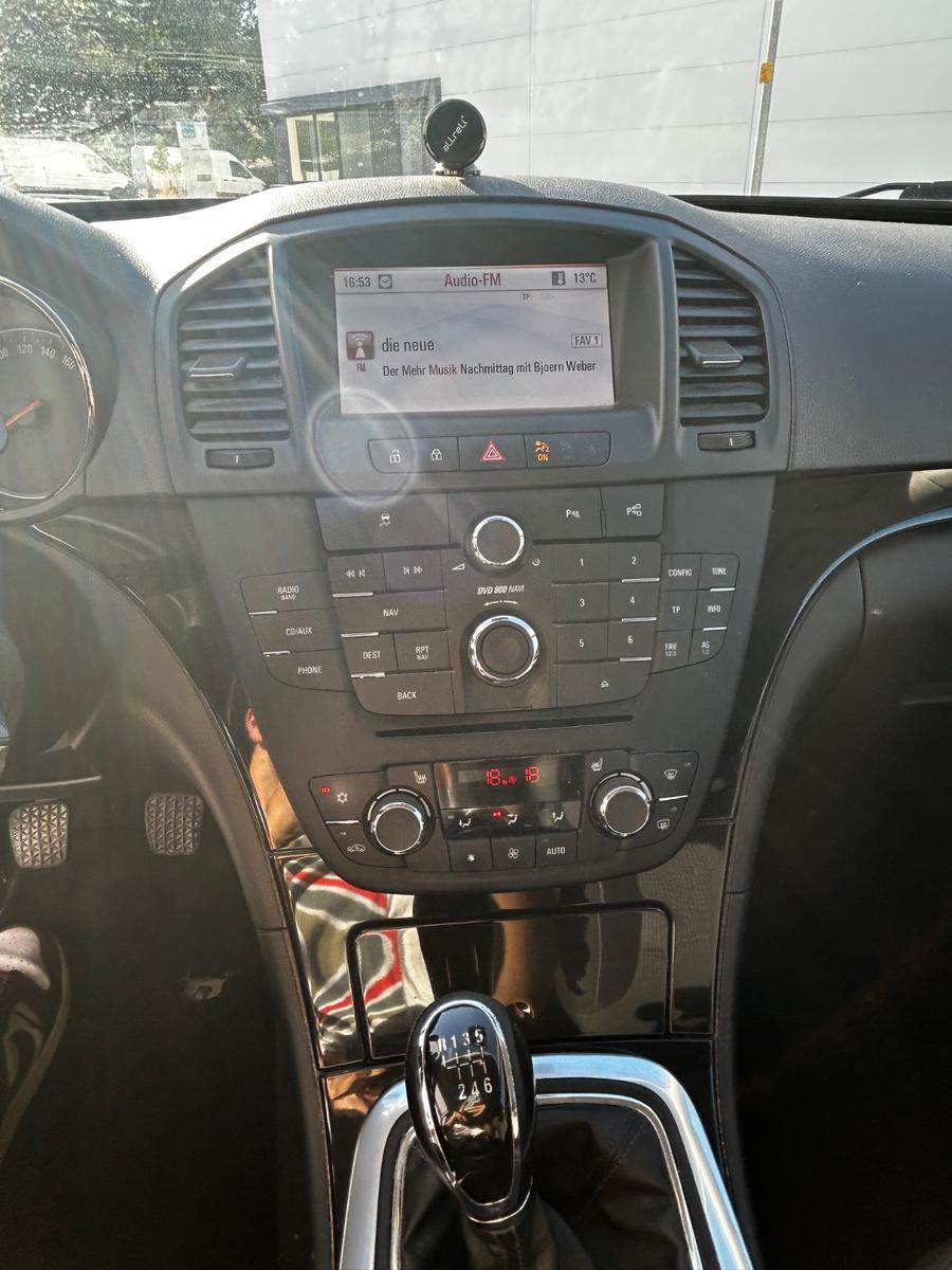 Opel Insignia 2011 — photo 8