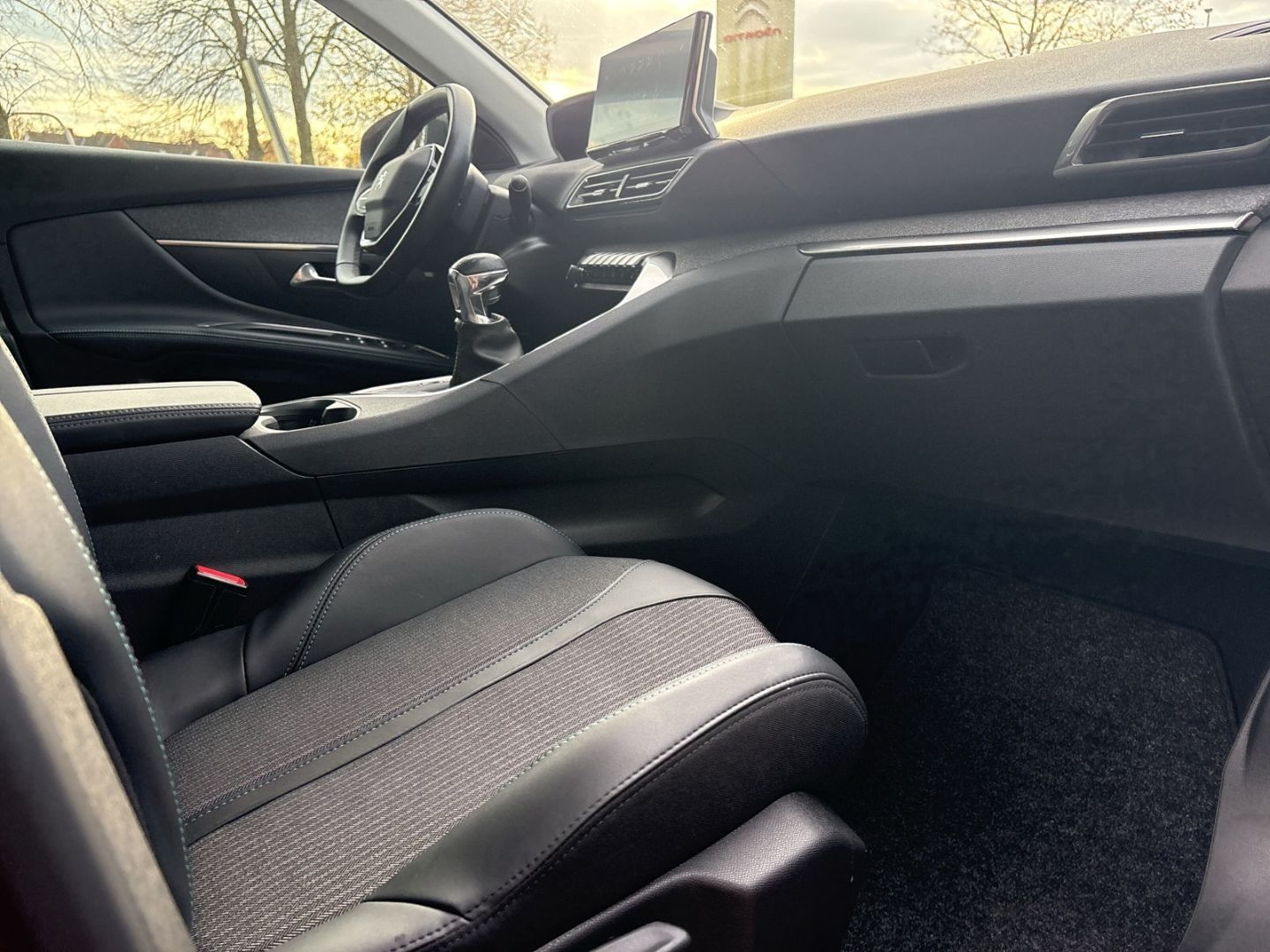 Fahrzeugabbildung Peugeot 5008 Allure Pack BlueHDi 130 Navi  360 Kamera