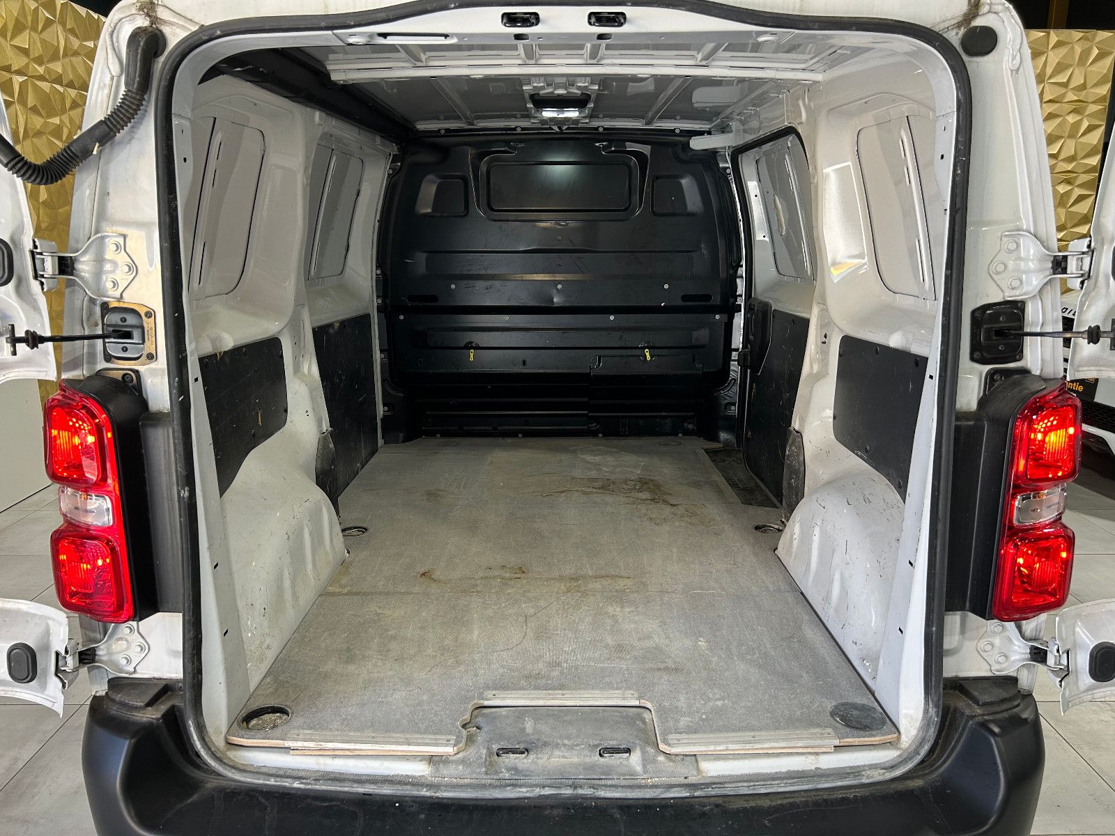 Fahrzeugabbildung Fiat Scudo L2 Basis/360°/APPLE/KLIMA/3-SITZ
