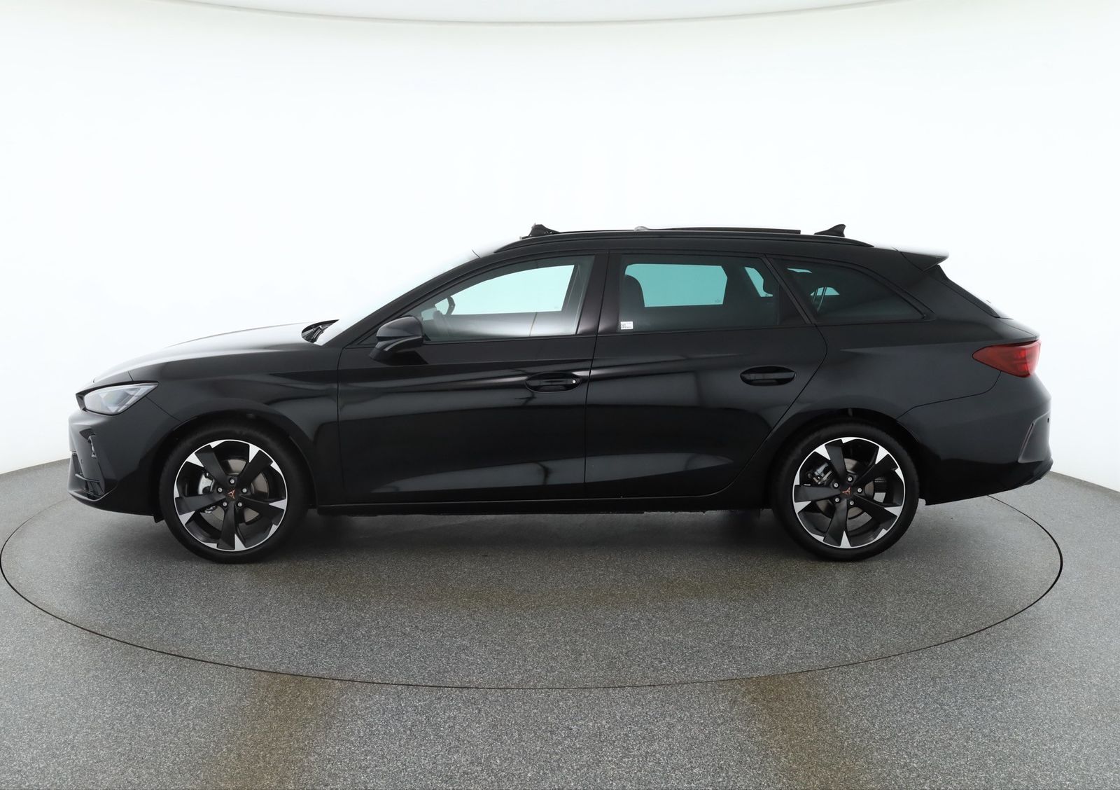 Cupra Leon ST 1.5eTSI DSG LED ACC Pano AHK imagem 2